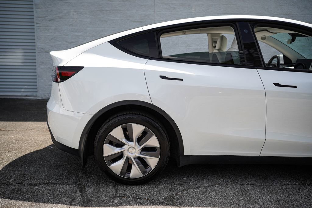 Used 2023 Tesla Model Y Long Range AWD/4WD image 16