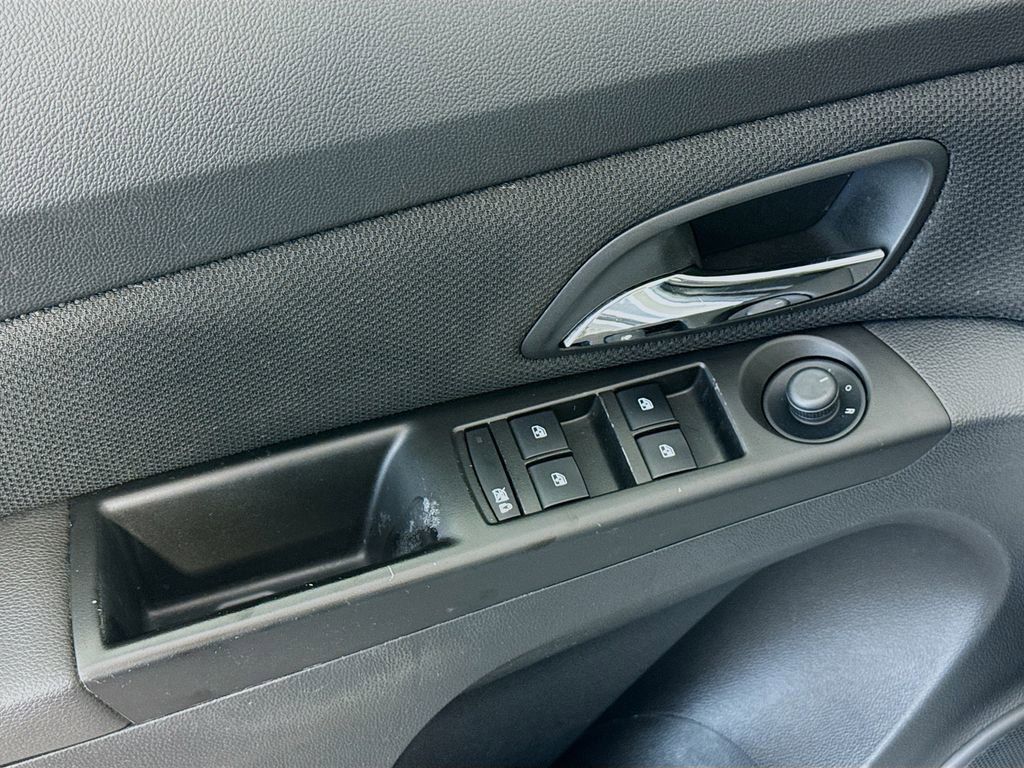 Used 2012 Chevrolet Cruze LT image 22