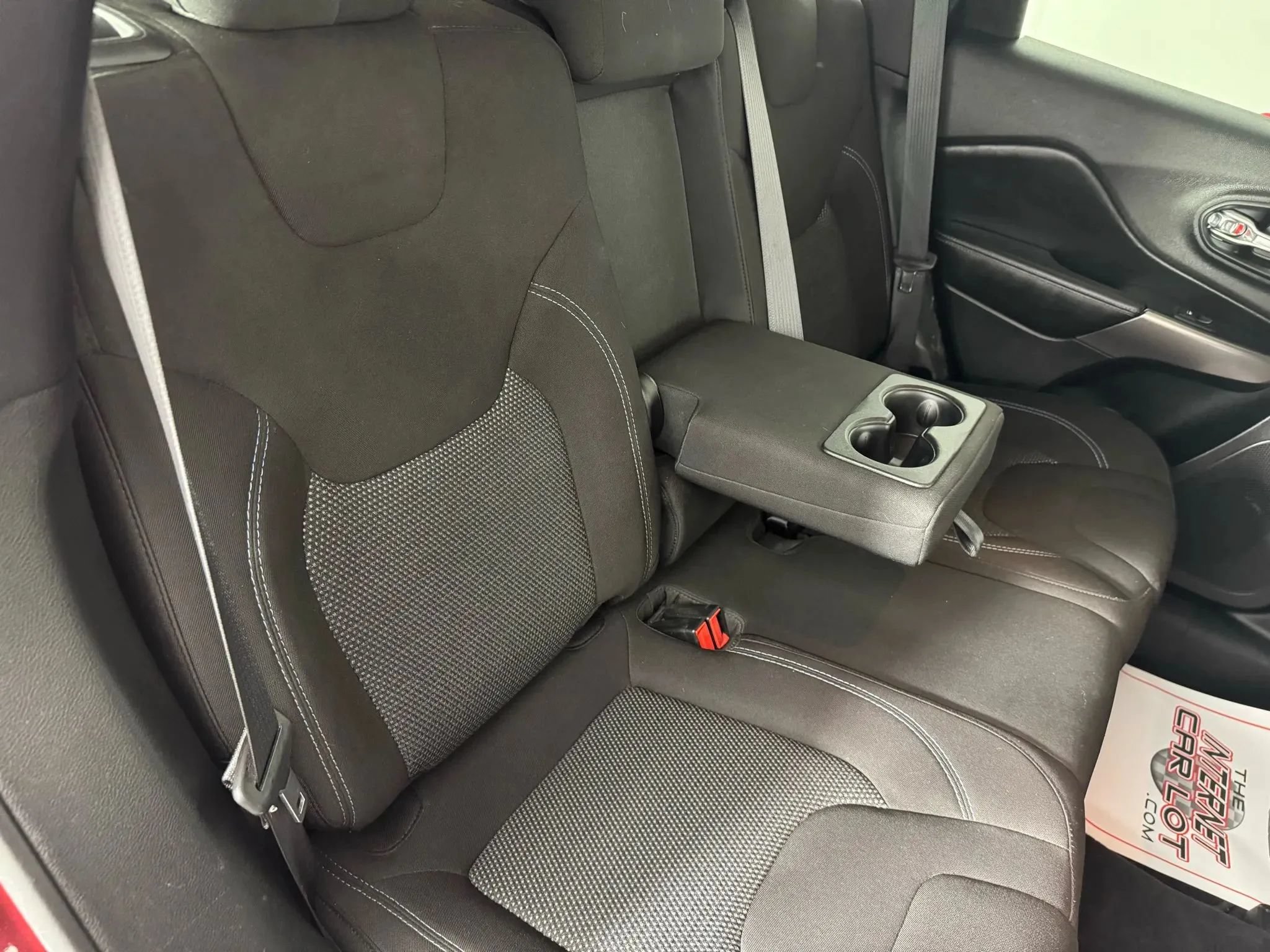 Used 2019 Jeep Cherokee Latitude w/ Popular Appearance Group FWD image 34