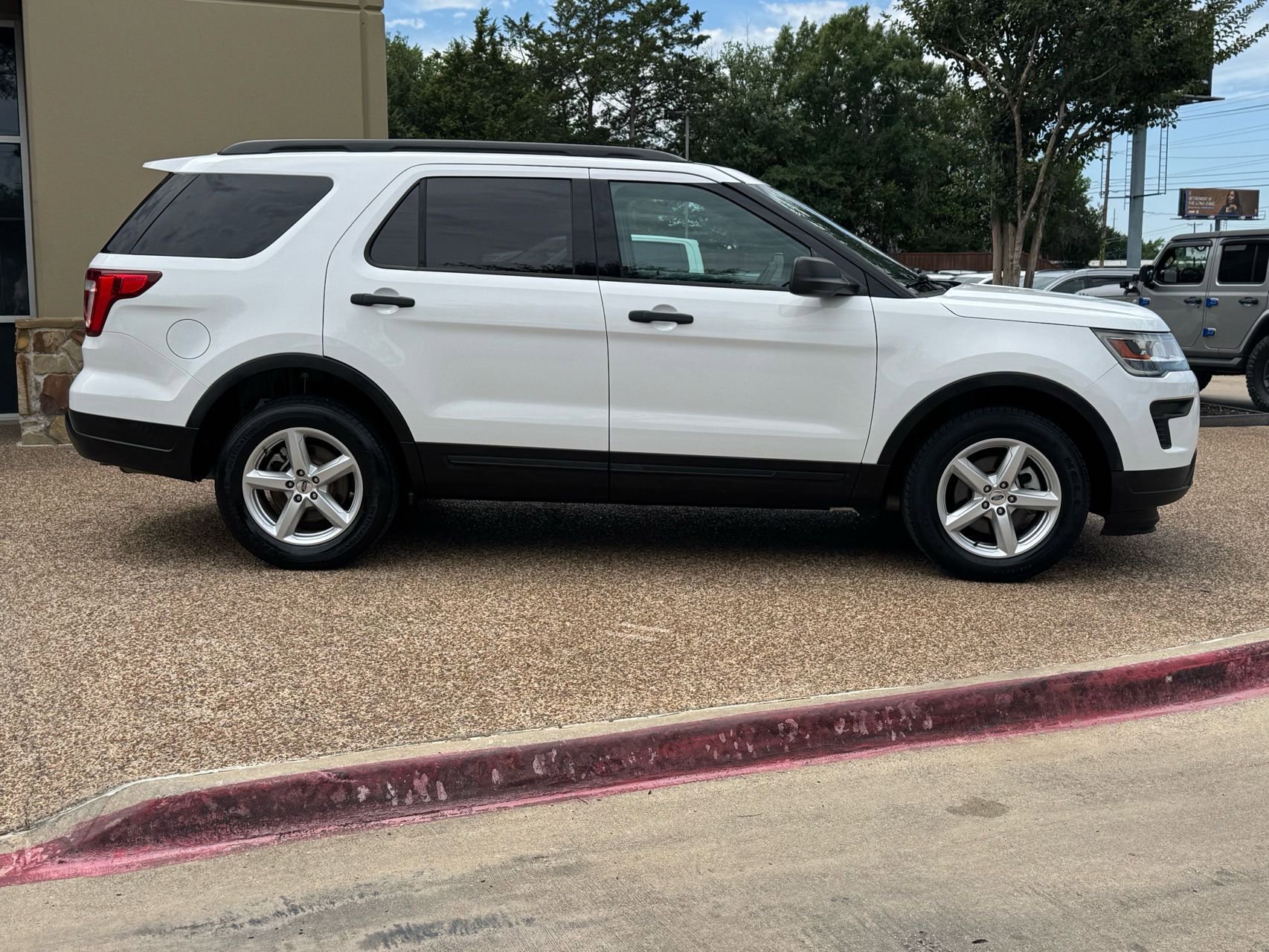 Used 2018 Ford Explorer 4WD image 7
