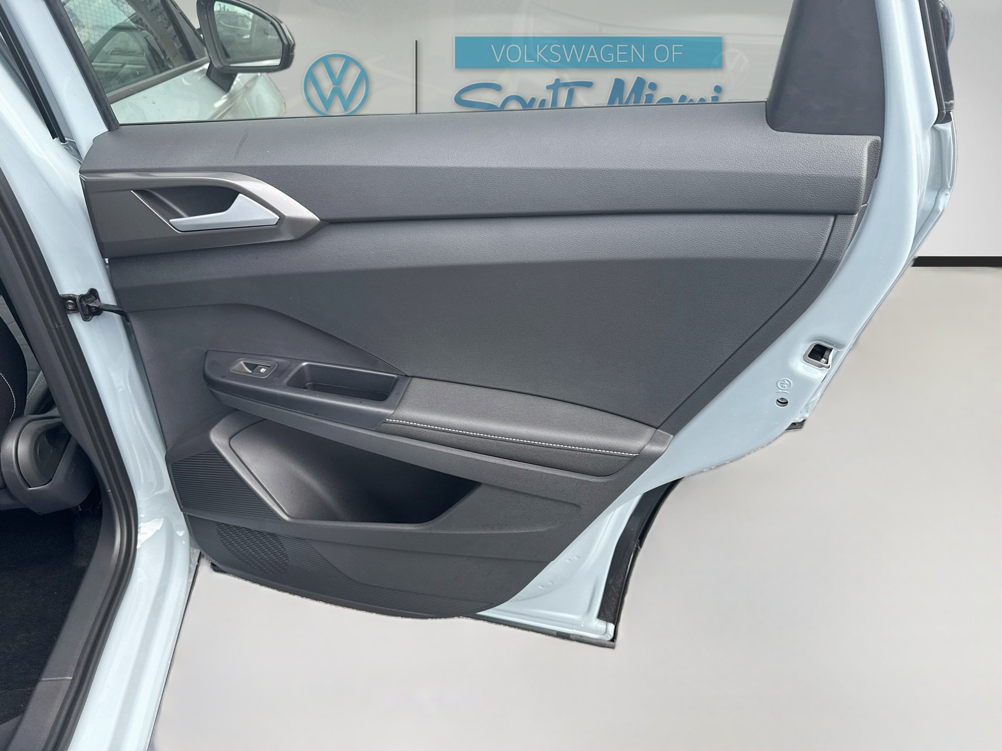 Certified 2021 Volkswagen Atlas Cross Sport SE FWD image 29