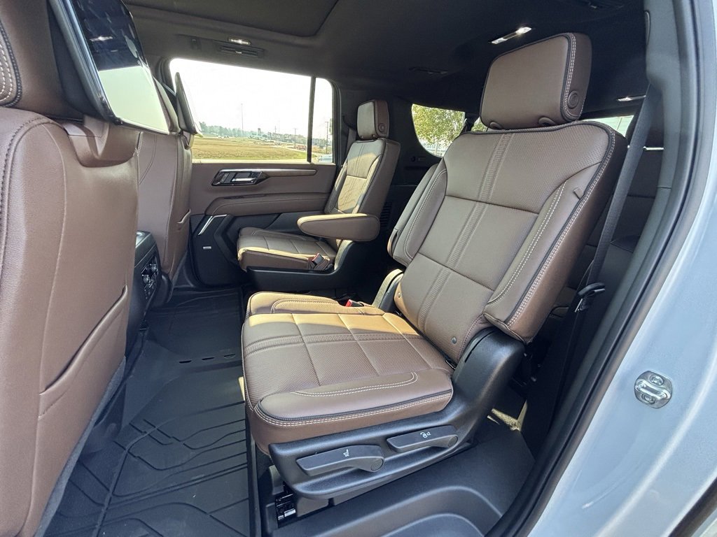 New 2026 Chevrolet Suburban High Country image 9