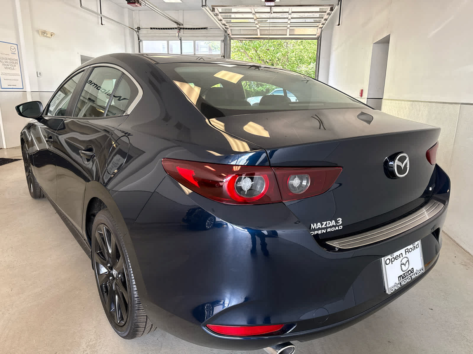 Used 2024 MAZDA MAZDA3 s FWD image 5