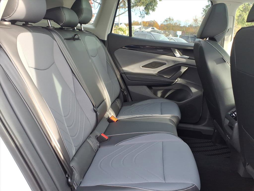 New 2025 Volkswagen Tiguan SE image 7