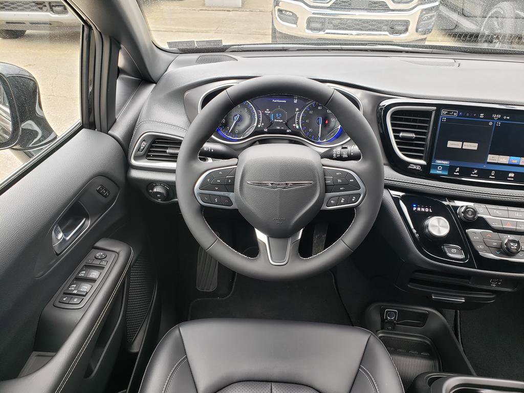 New 2026 Chrysler Pacifica Select image 15