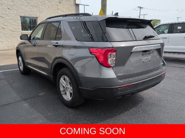 Used 2024 Ford Explorer XLT AWD/4WD image 3