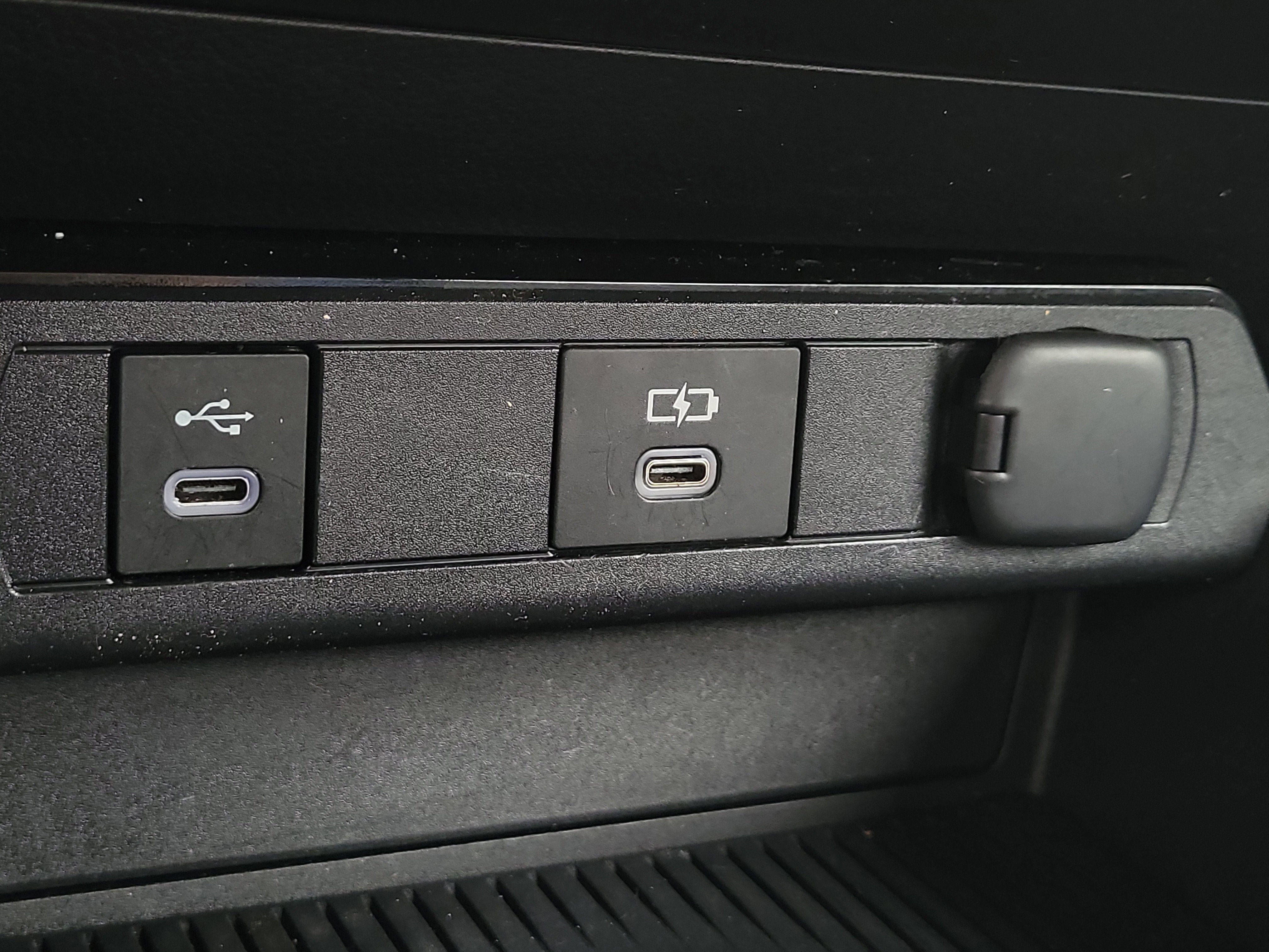 Used 2024 Toyota Prius LE image 28