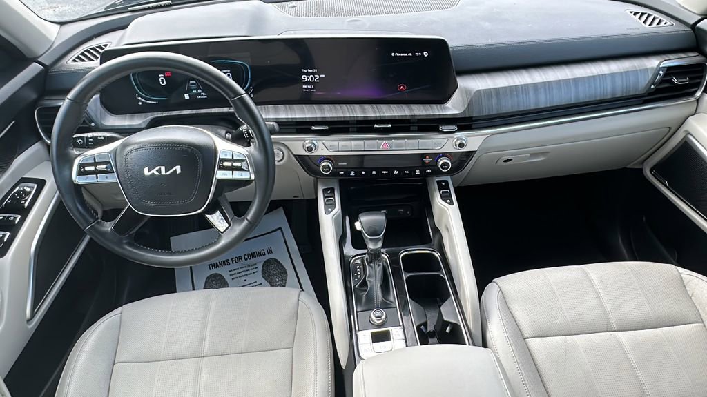 Used 2025 Kia Telluride EX w/ EX Captain's Chair Package image 18