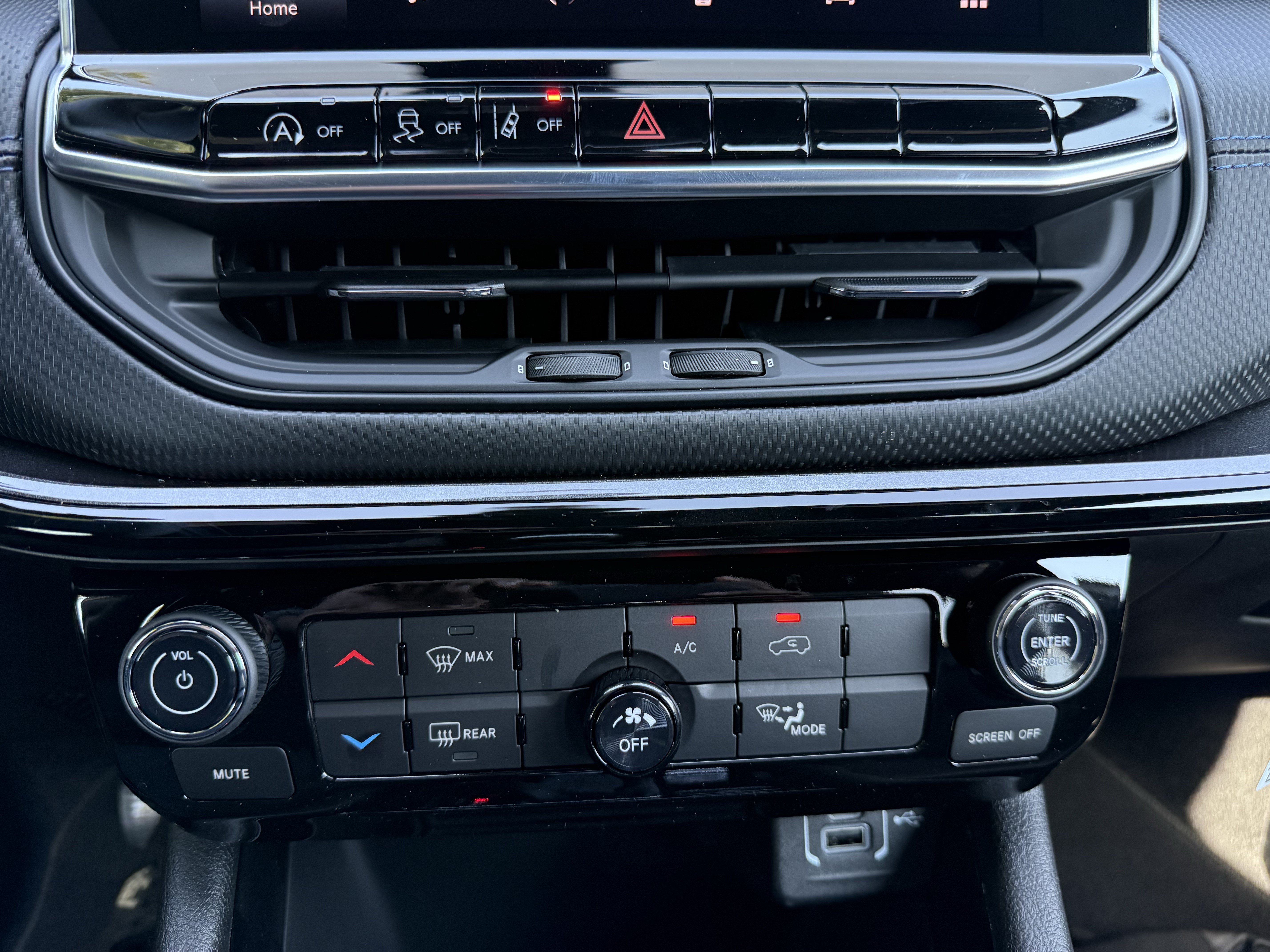 New 2026 Jeep Compass Latitude AWD/4WD image 25