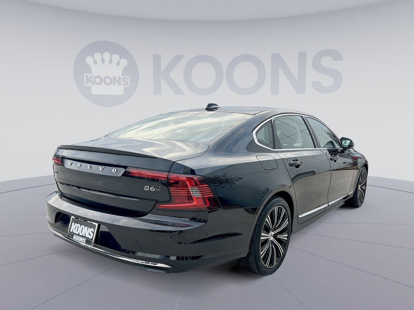 Used 2023 Volvo S90 B6 Plus image 7