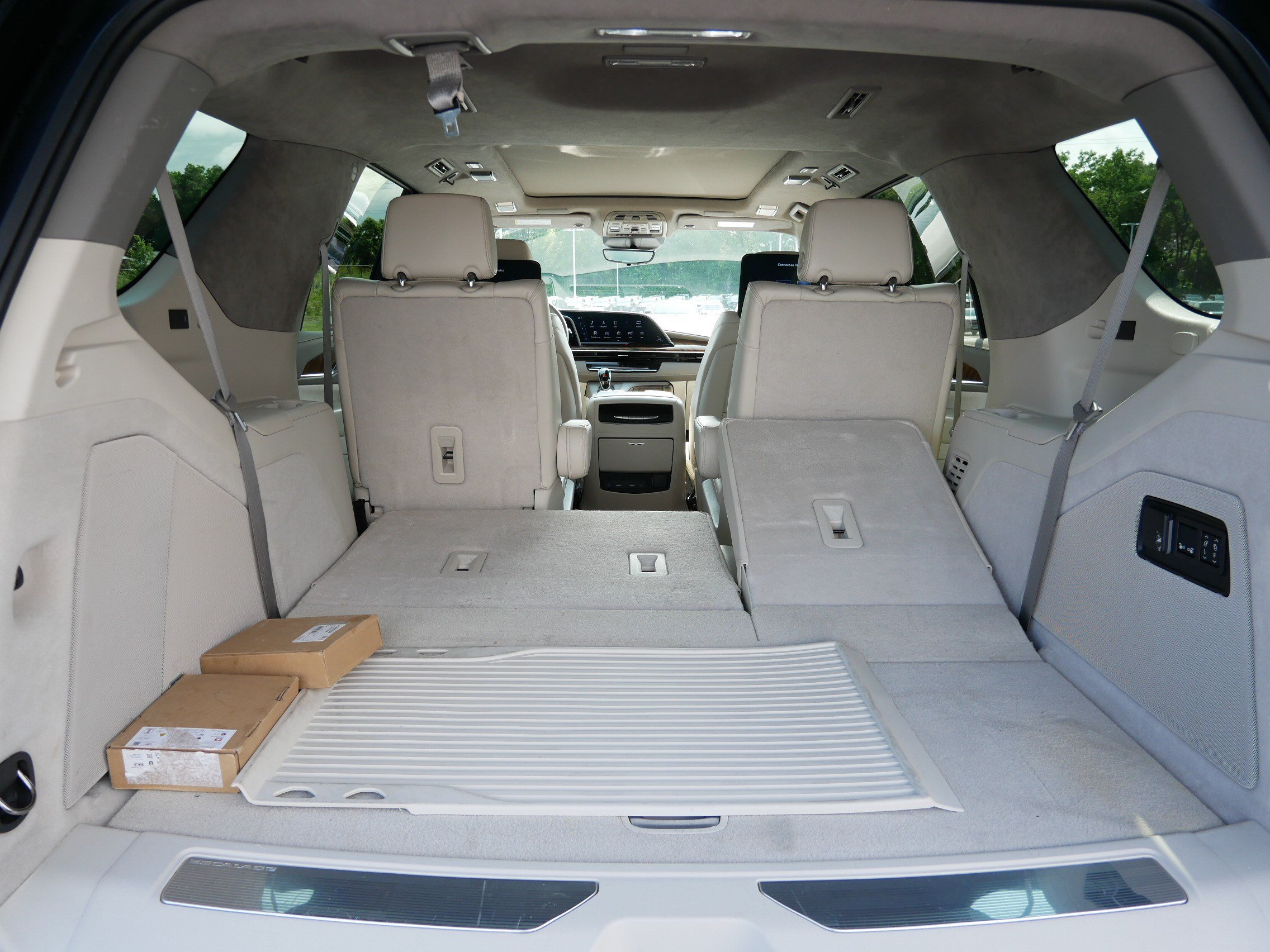 Certified 2024 Cadillac Escalade Sport Platinum w/ LPO, ONYX Package AWD/4WD image 18
