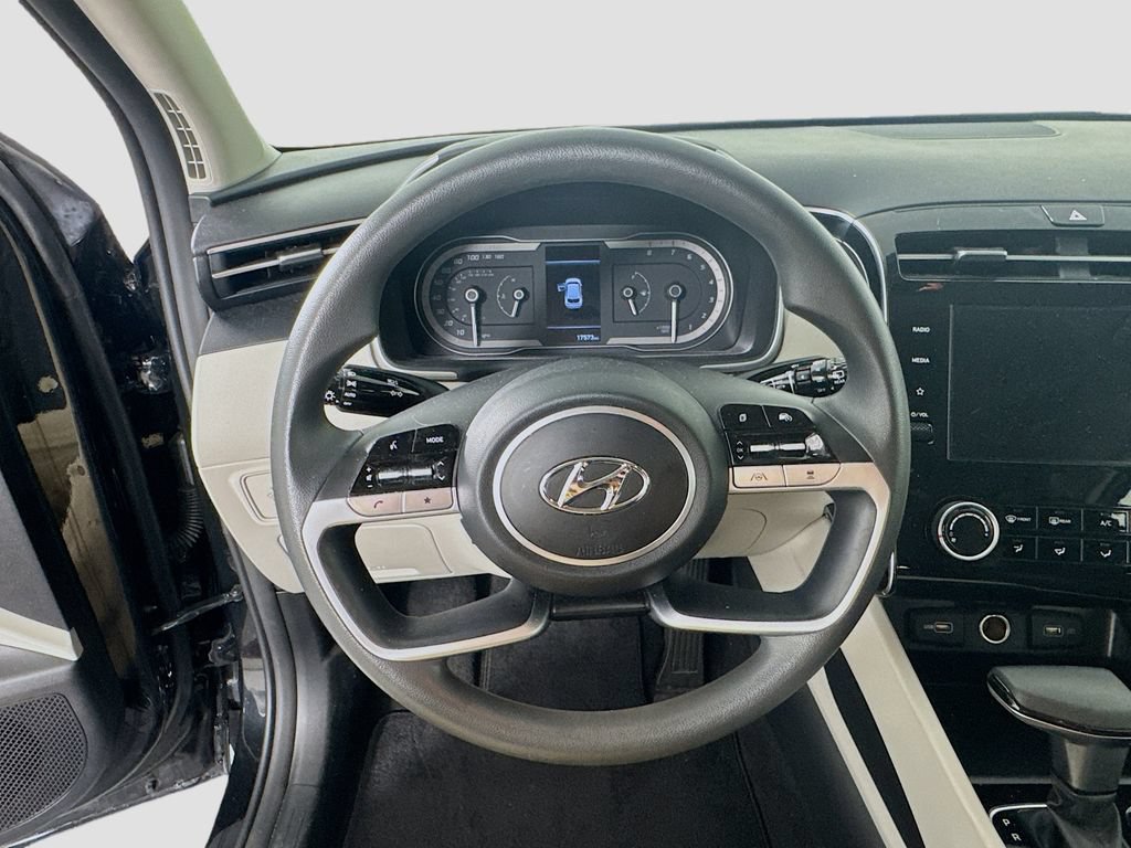 Used 2023 Hyundai Tucson SE FWD image 11