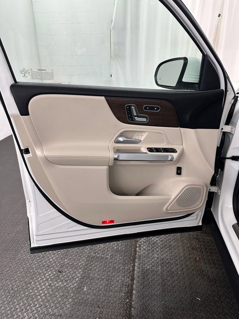 Used 2022 Mercedes-Benz GLB 250 4MATIC image 8