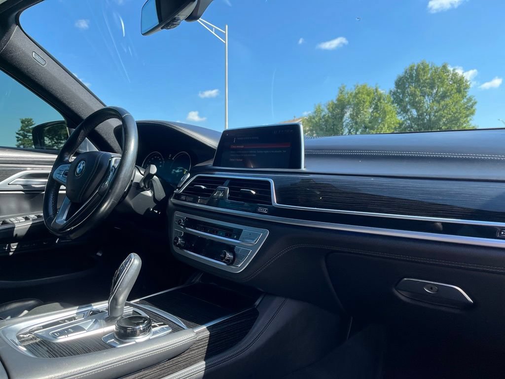 Used 2019 BMW 750i xDrive AWD/4WD image 33