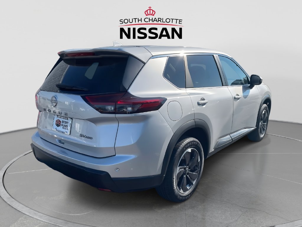 Used 2024 Nissan Rogue SV AWD/4WD image 6