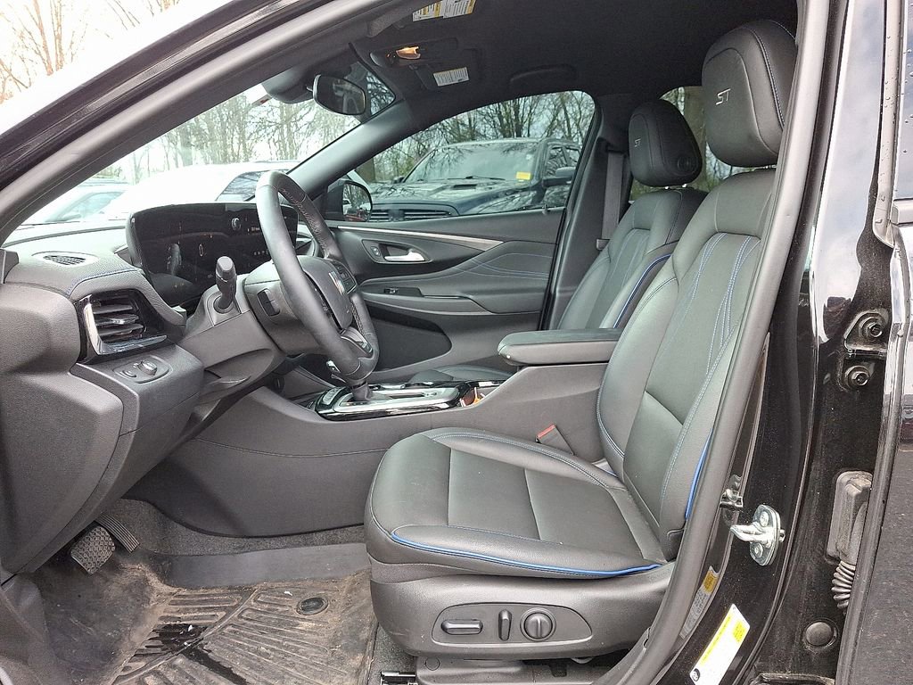 Used 2025 Buick Envista Sport Touring w/ Convenience I Package image 11