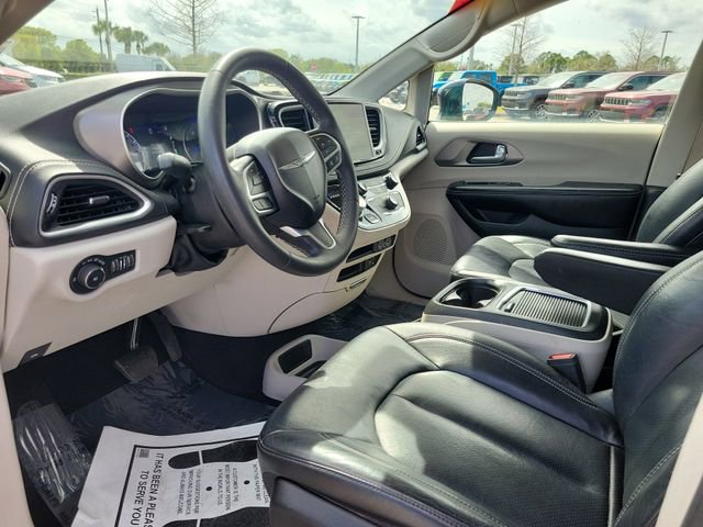 Used 2022 Chrysler Pacifica Touring-L AWD/4WD image 18