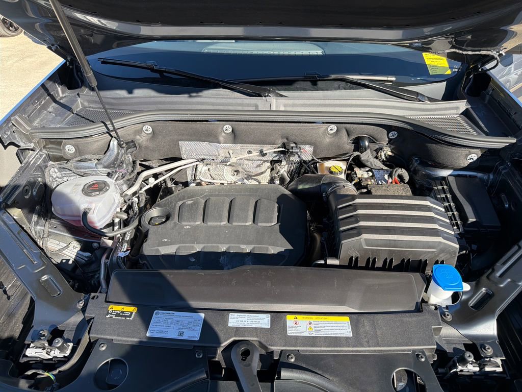 Used 2025 Volkswagen Atlas Cross Sport SE image 23