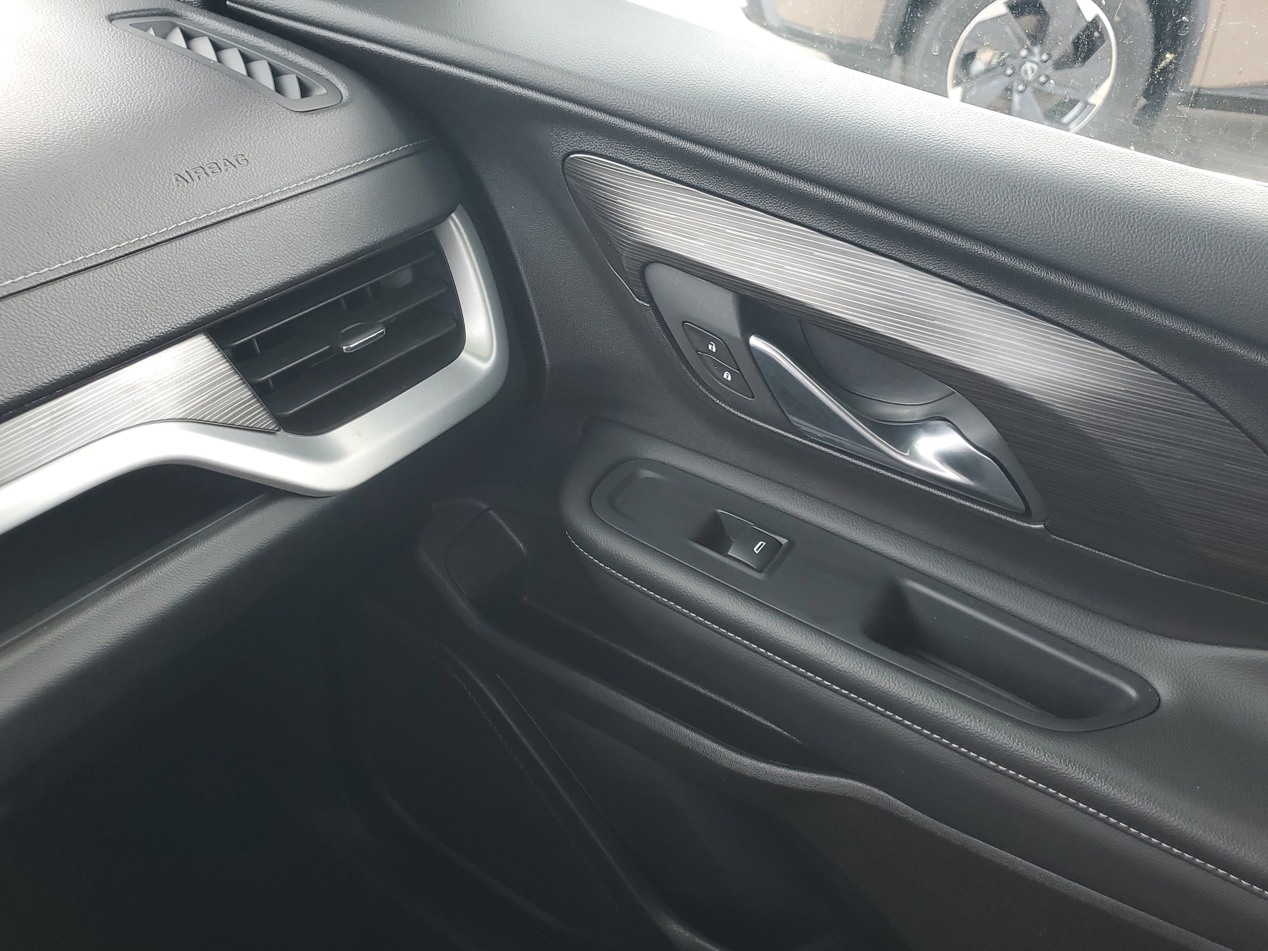 Used 2024 GMC Terrain SLE image 28