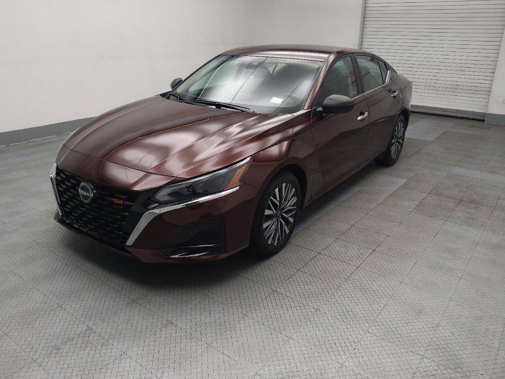 Used 2025 Nissan Altima 2.5 SV FWD image 2