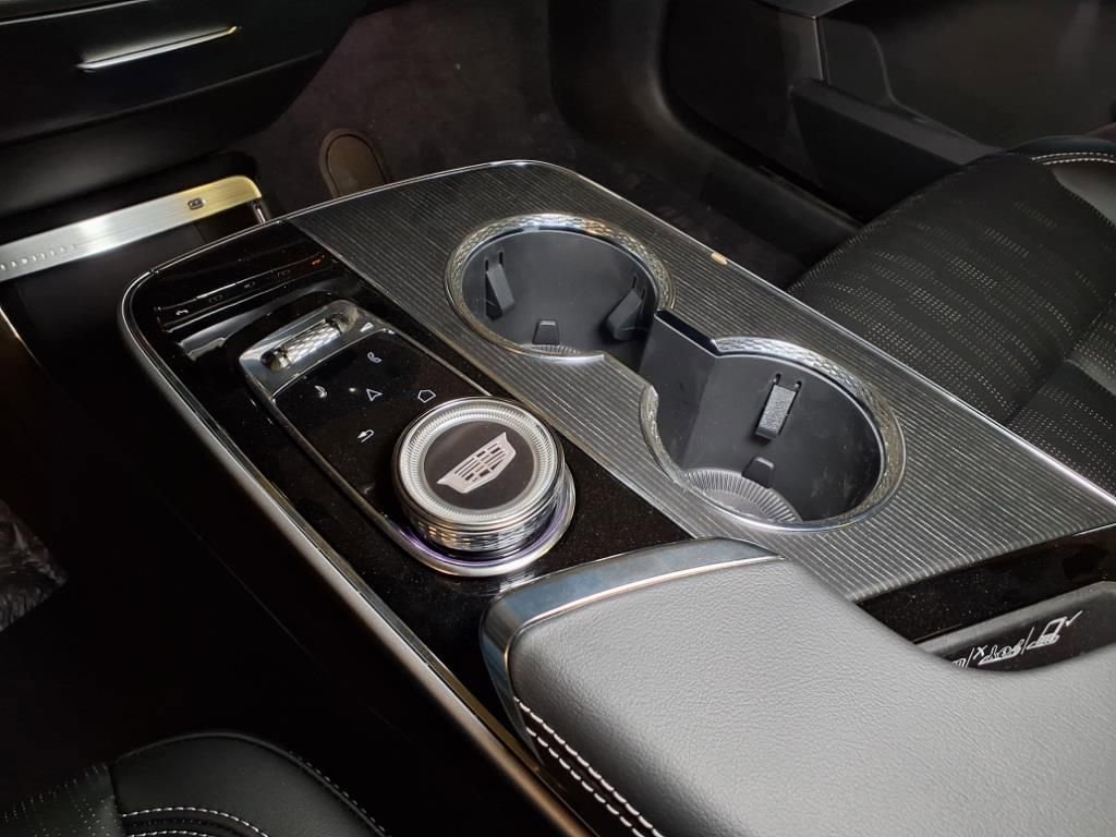 New 2026 Cadillac Lyriq V w/ Exterior Carbon Fiber Package AWD/4WD image 18