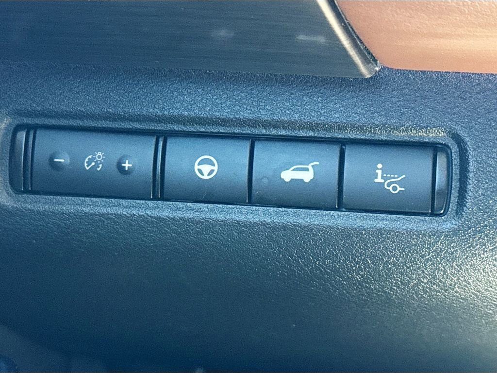 Used 2022 Nissan Pathfinder Platinum w/ Cargo Package image 9