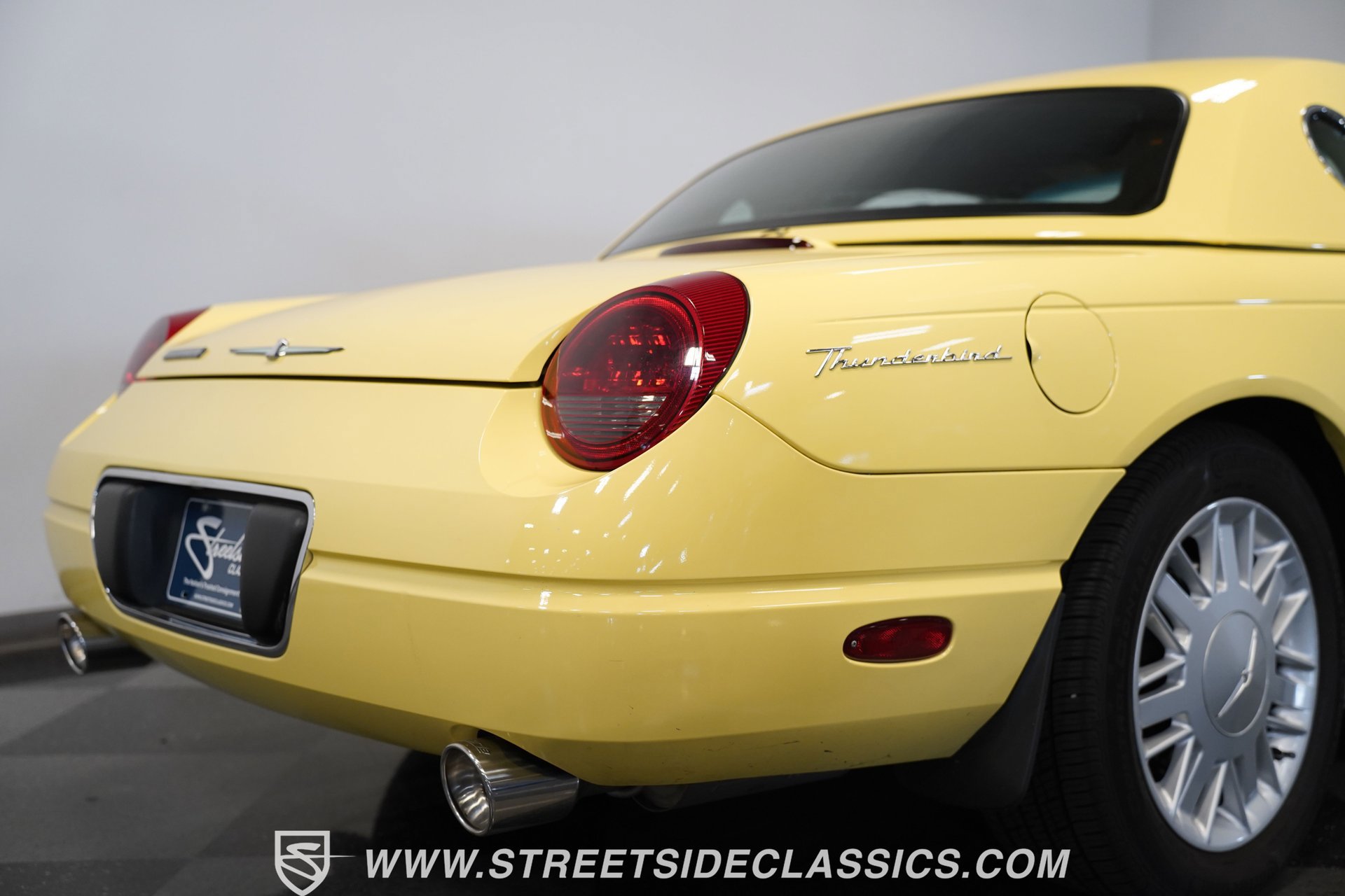 Used 2002 Ford Thunderbird image 29