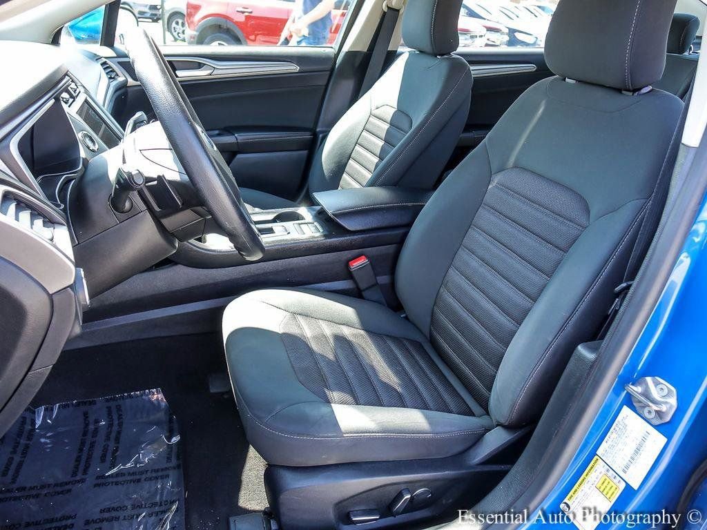 Used 2019 Ford Fusion SE image 9