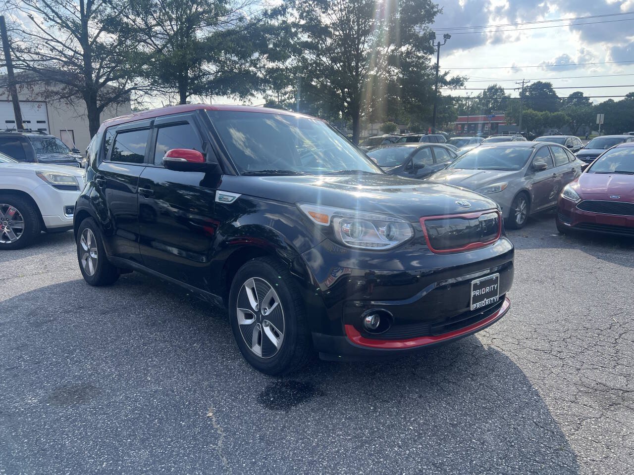 Used 2017 Kia Soul EV + FWD image 3