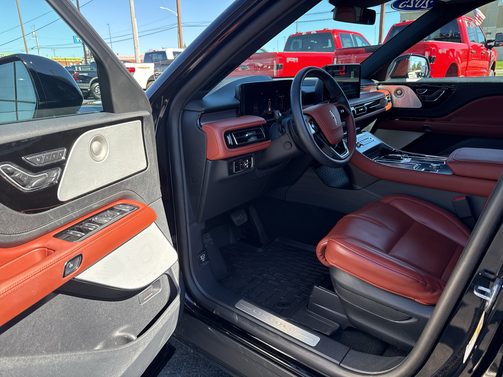 Used 2025 Lincoln Aviator Reserve w/ Equipment Group 201A AWD/4WD image 9