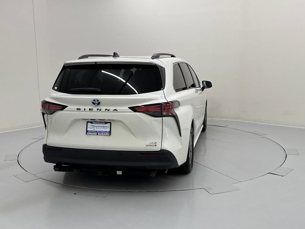 Used 2021 Toyota Sienna XLE w/ XLE Plus Package FWD image 5