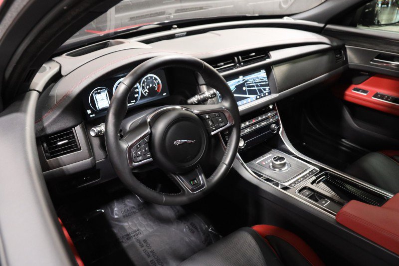 Used 2018 Jaguar XF First Edition AWD/4WD image 38