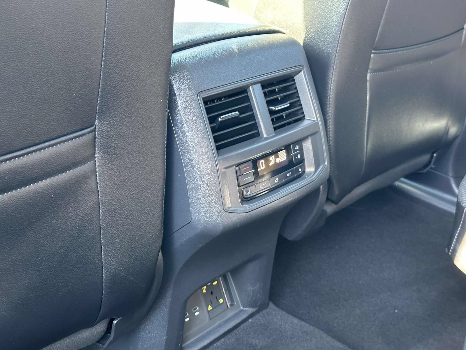 Used 2022 Volkswagen Atlas SEL Premium AWD/4WD image 25