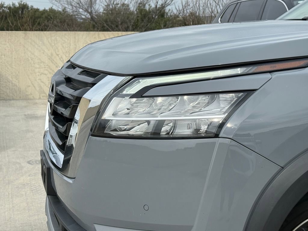 Used 2023 Nissan Pathfinder Platinum w/ Lighting Package (N92) image 6