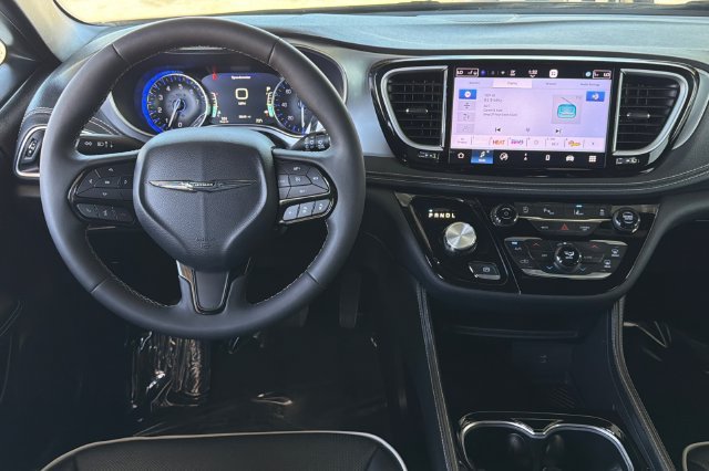 Used 2026 Chrysler Pacifica Limited w/ S Appearance Package FWD image 16