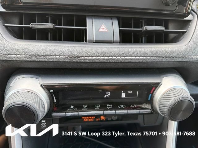 Used 2019 Toyota RAV4 LE FWD image 18