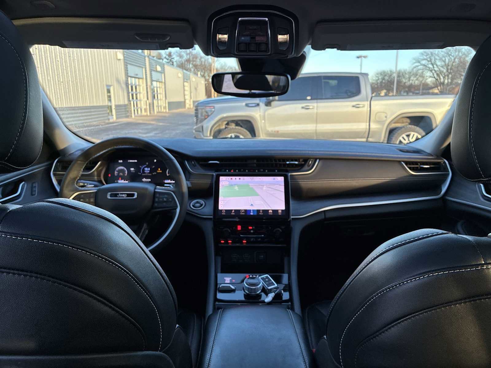 Used 2023 Jeep Grand Cherokee Limited image 21