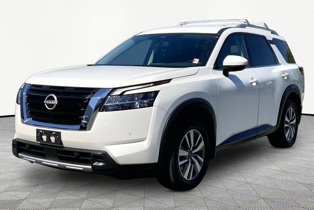 Used 2023 Nissan Pathfinder SL AWD/4WD image 3
