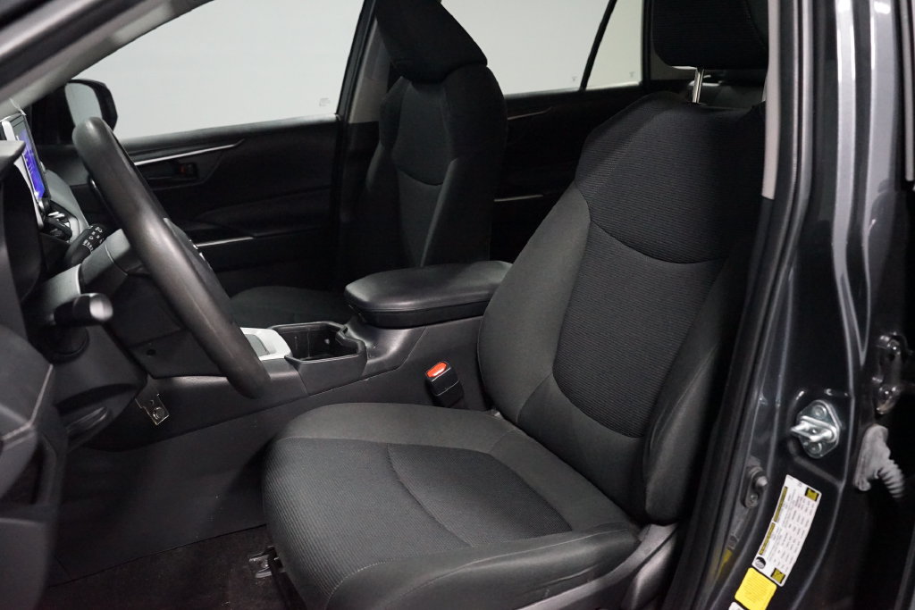 Used 2023 Toyota RAV4 LE AWD/4WD image 6
