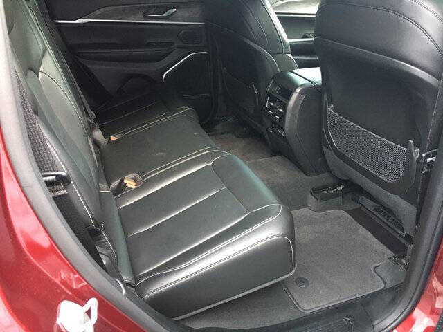 Used 2023 Jeep Grand Cherokee Limited w/ Black Appearance Package AWD/4WD image 31