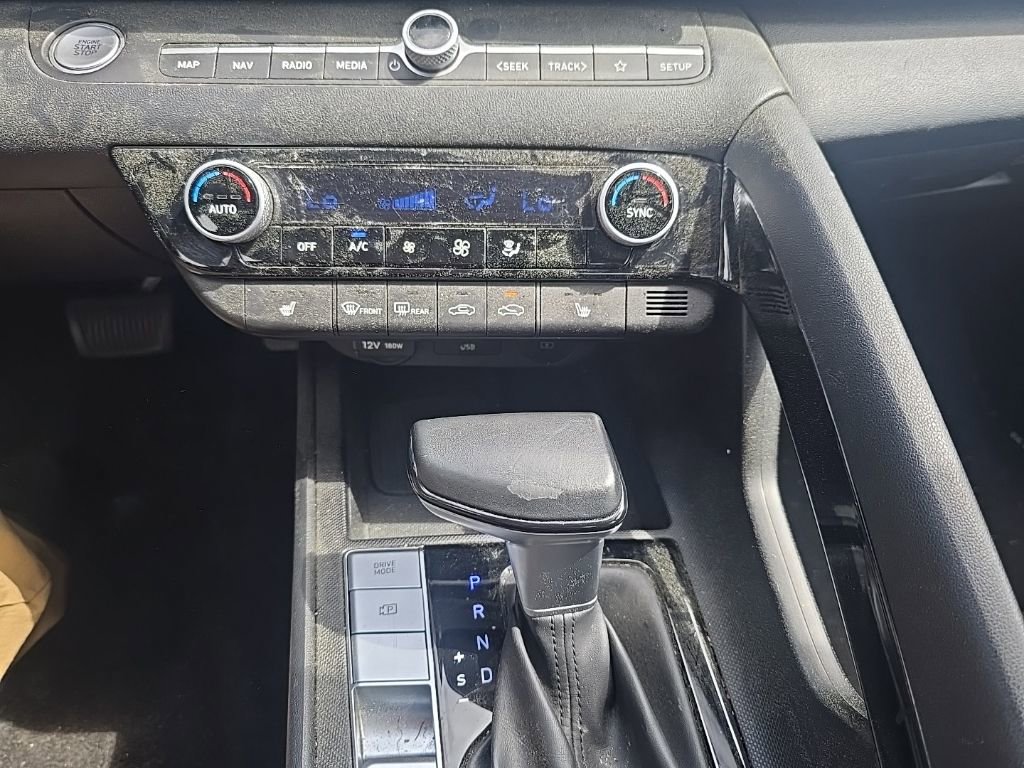 Used 2025 Hyundai Elantra Limited image 23