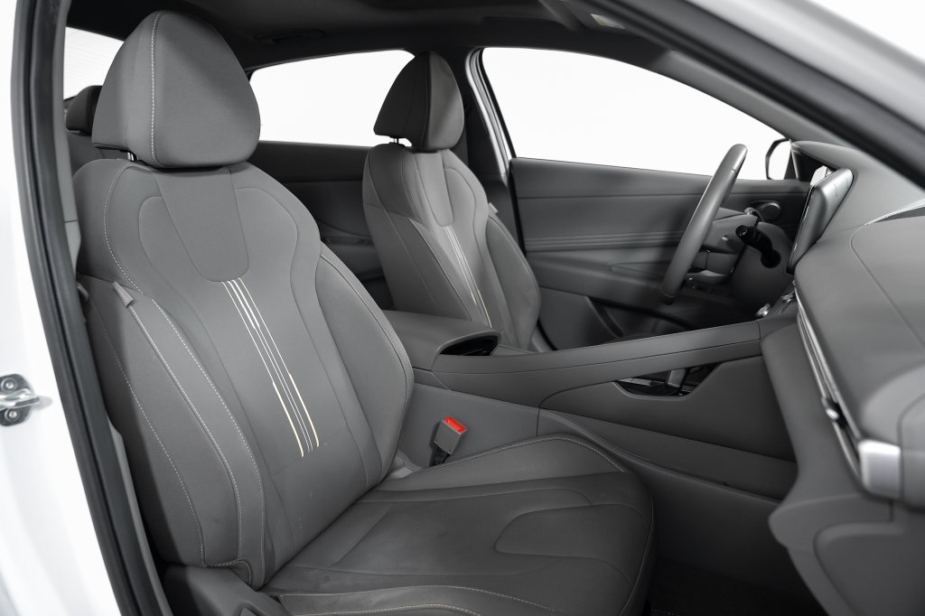 Certified 2025 Hyundai Elantra SEL FWD image 24