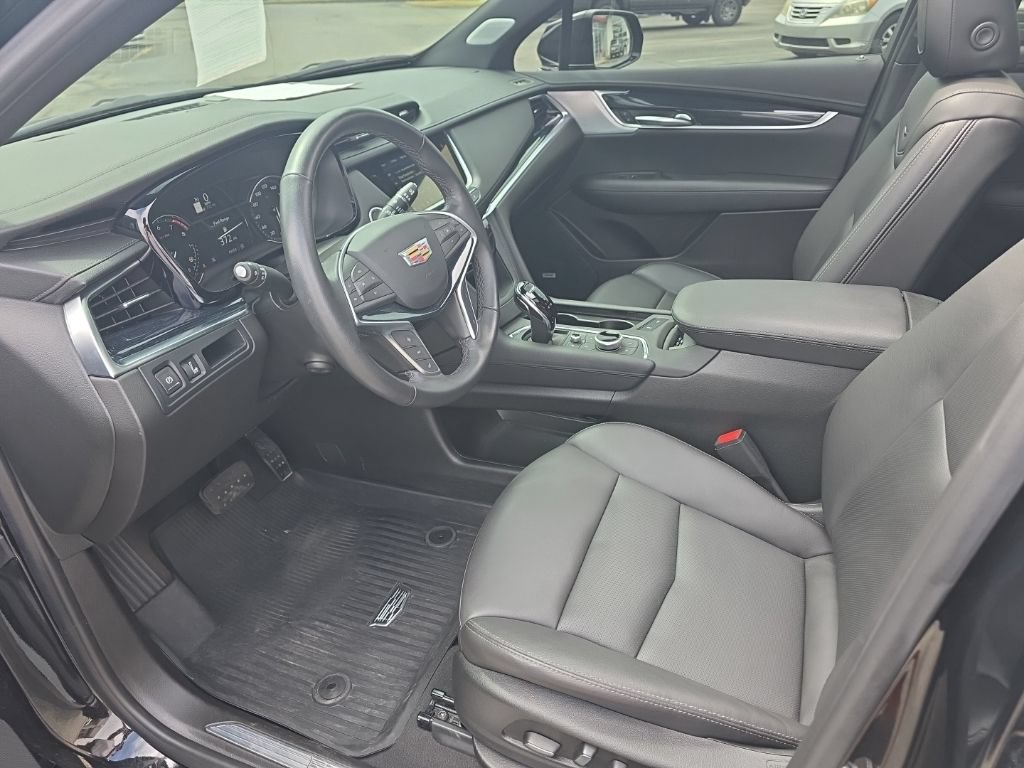 Used 2024 Cadillac XT5 Premium Luxury w/ LPO, Floor Liner Package AWD/4WD image 9