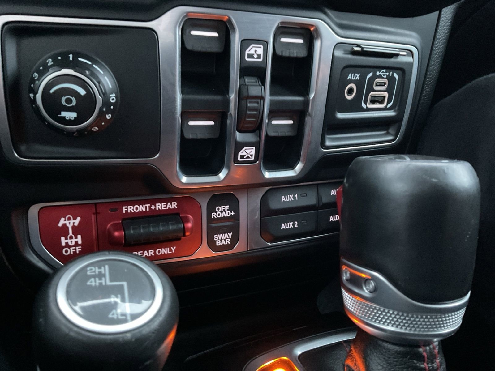 Used 2020 Jeep Gladiator Rubicon w/ Dual Top Group image 16