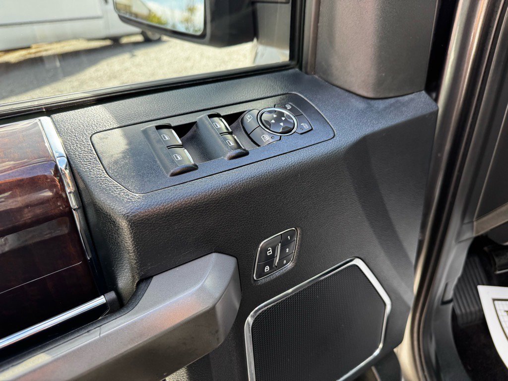 Used 2015 Ford F150 Platinum w/ Equipment Group 701A Luxury image 22