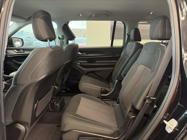 Used 2023 Jeep Grand Cherokee L Laredo w/ Luxury Tech Group I AWD/4WD image 11