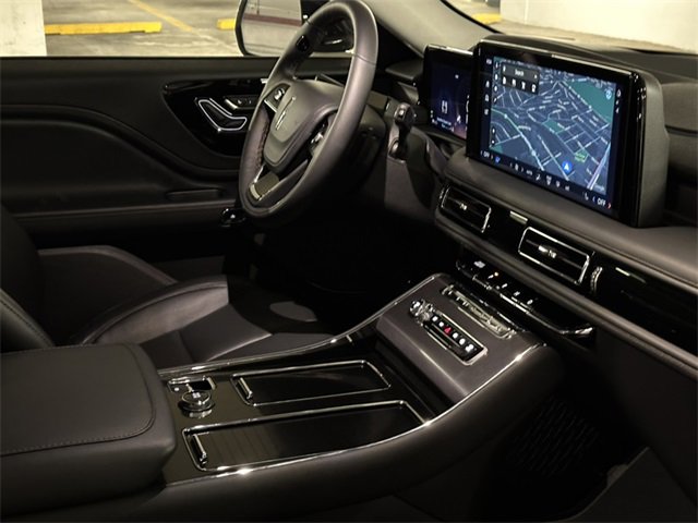 Used 2025 Lincoln Aviator AWD w/ Equipment Group 101A image 11