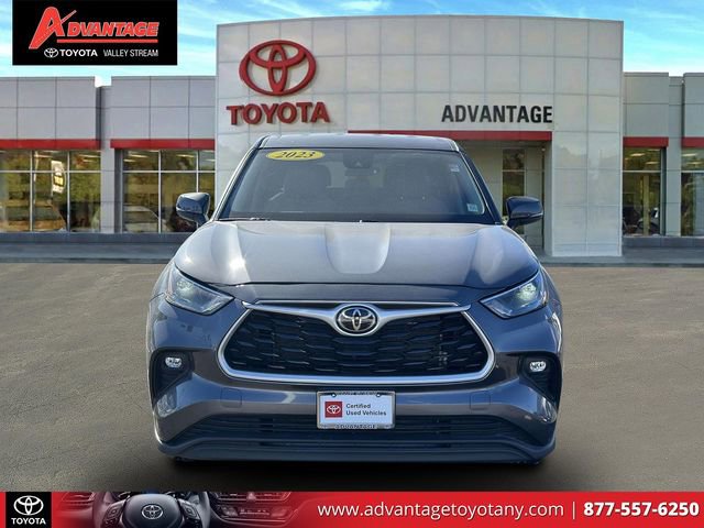 Used 2023 Toyota Highlander LE image 2
