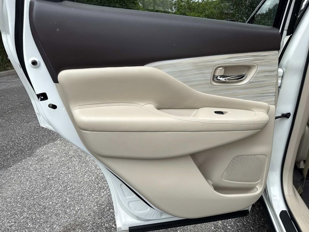 Used 2018 Nissan Murano SV w/ Premium Package FWD image 13