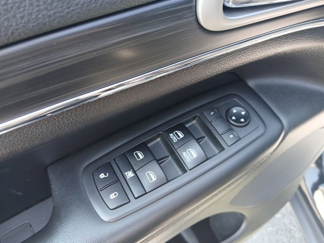 Used 2019 Jeep Grand Cherokee Limited w/ Luxury Group II AWD/4WD image 39